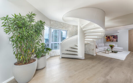 Theiss Heim Andar Alto à Venda