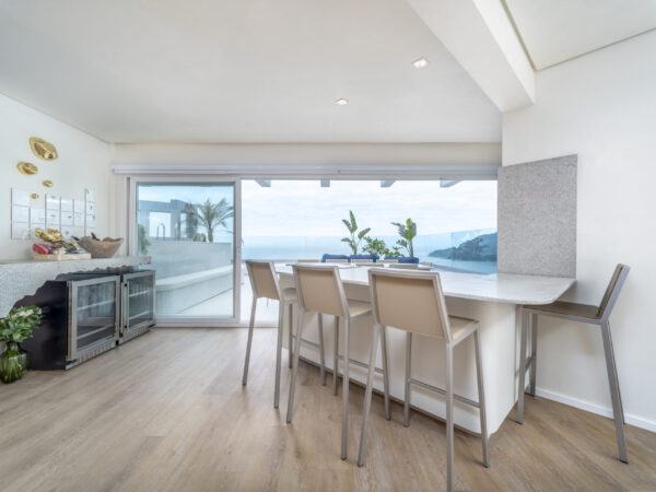 Theiss Heim Cobertura Frente Mar