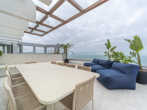 Theiss Heim Cobertura Frente Mar